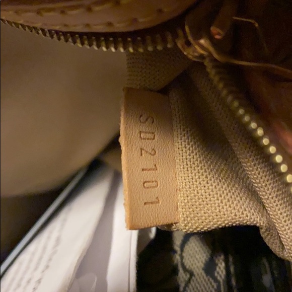 Authentic Louis Vuitton - Picture 5 of 8